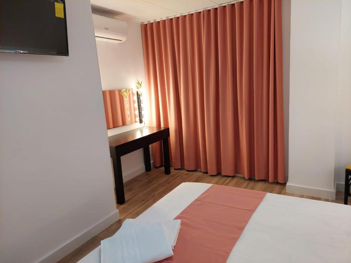 Hostal Garden Rous Paiporta Екстериор снимка