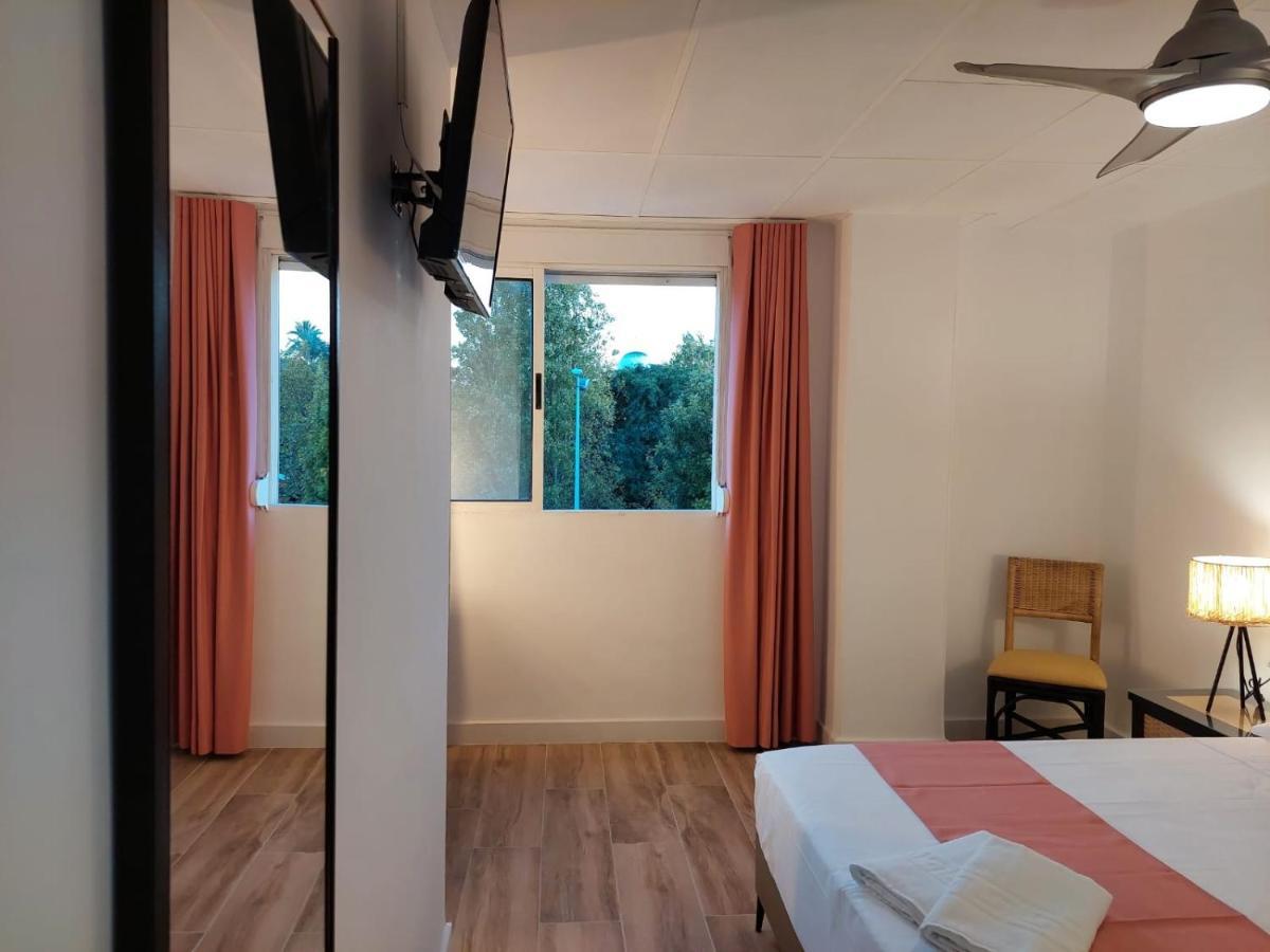 Hostal Garden Rous Paiporta Екстериор снимка